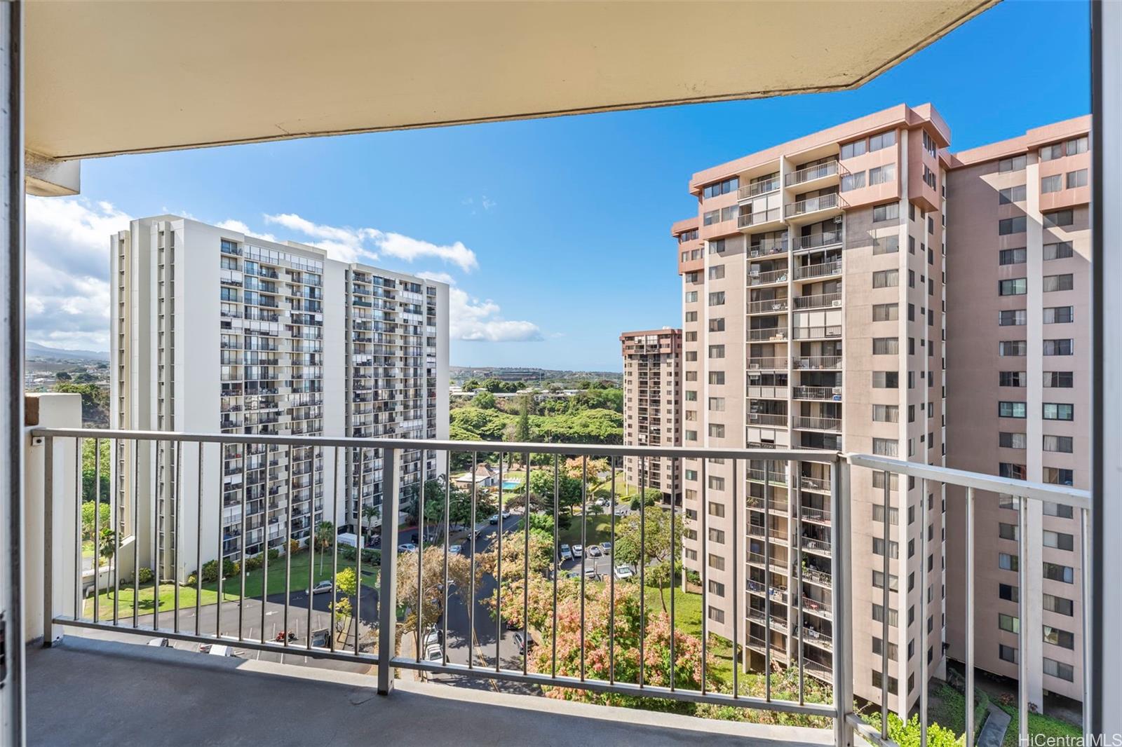 Highlander condo # 1011, Aiea, Hawaii - photo 8 of 18