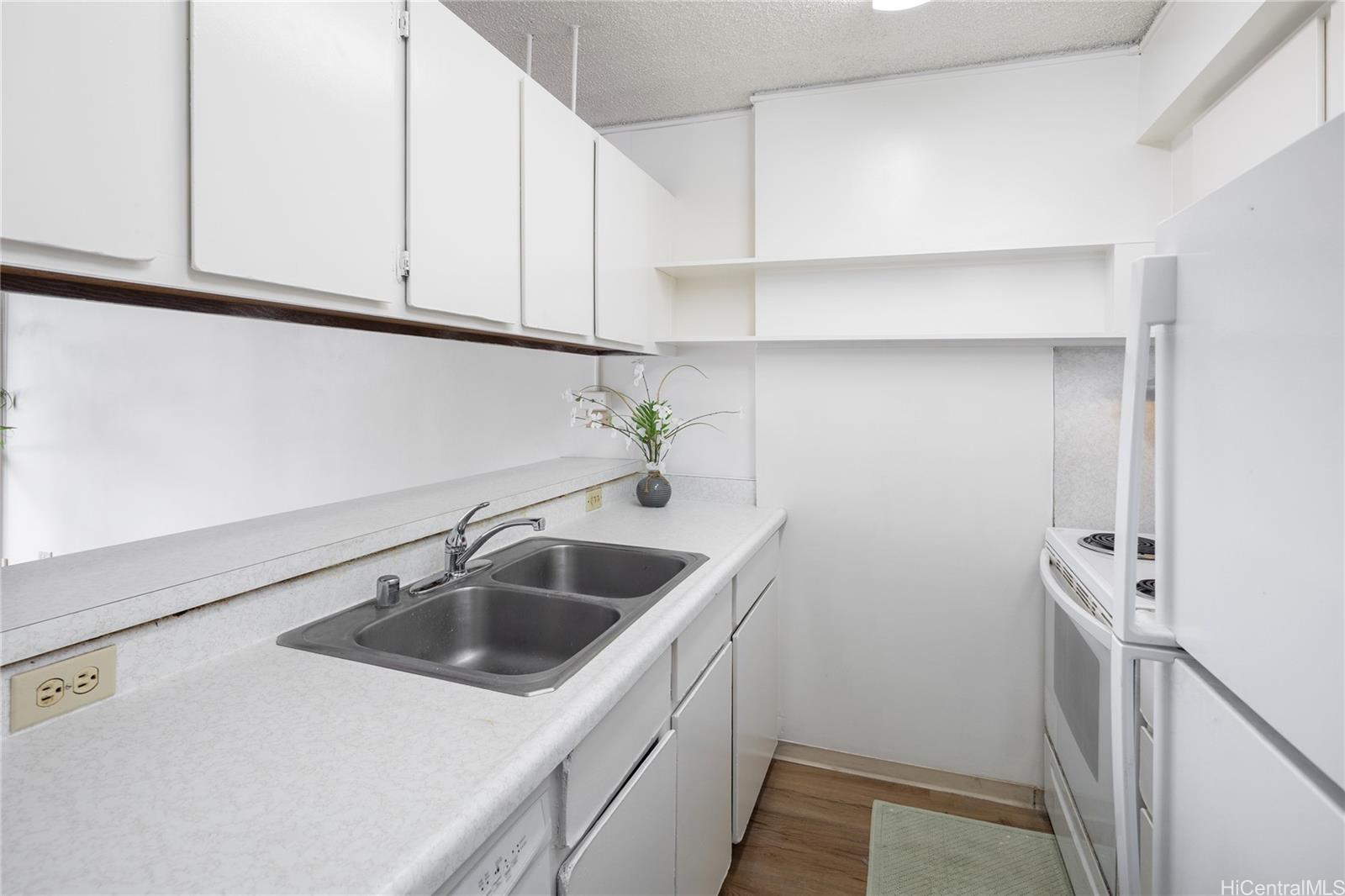 Highlander condo # 1108, Aiea, Hawaii - photo 6 of 22