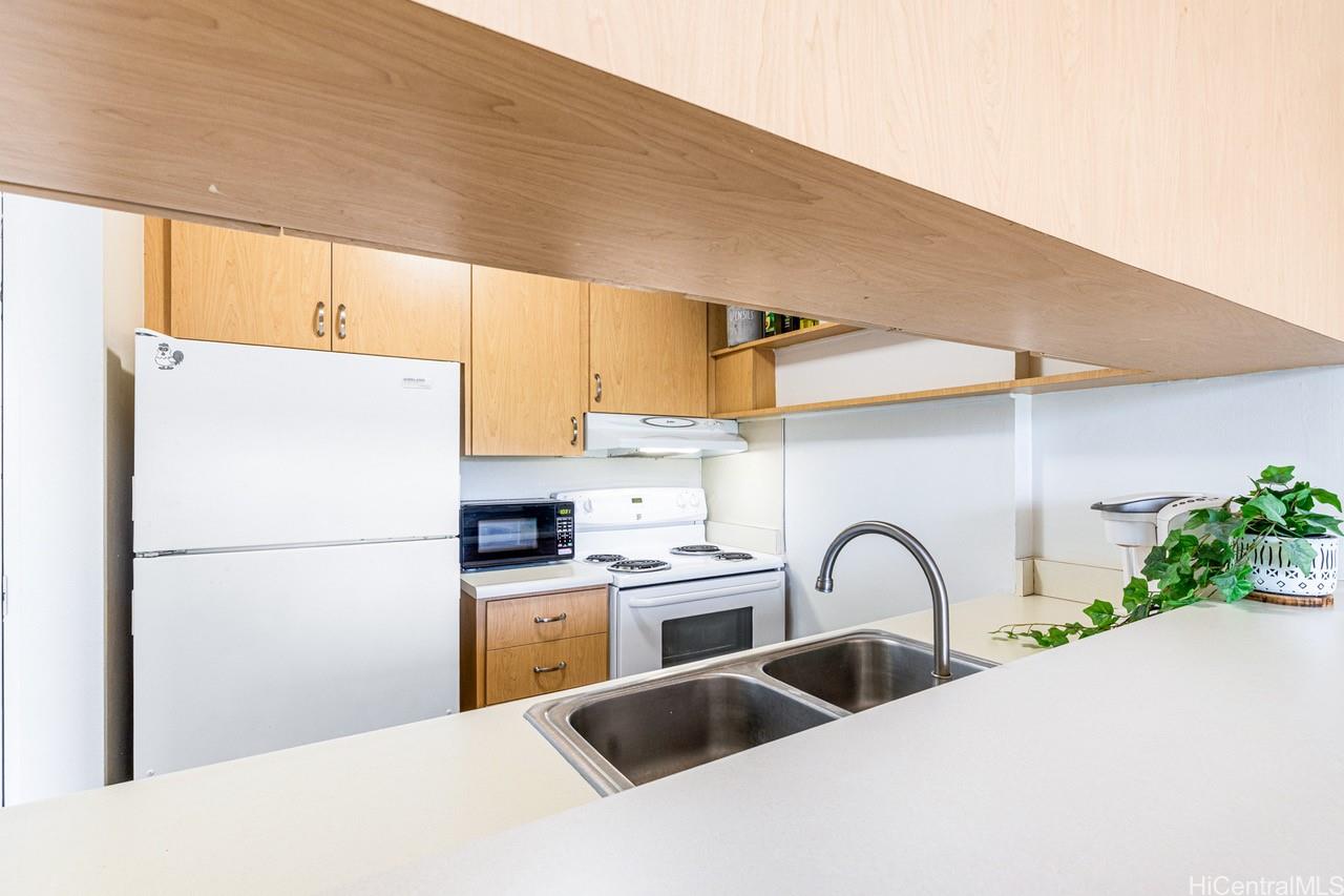 Highlander condo # 1403, Aiea, Hawaii - photo 6 of 17