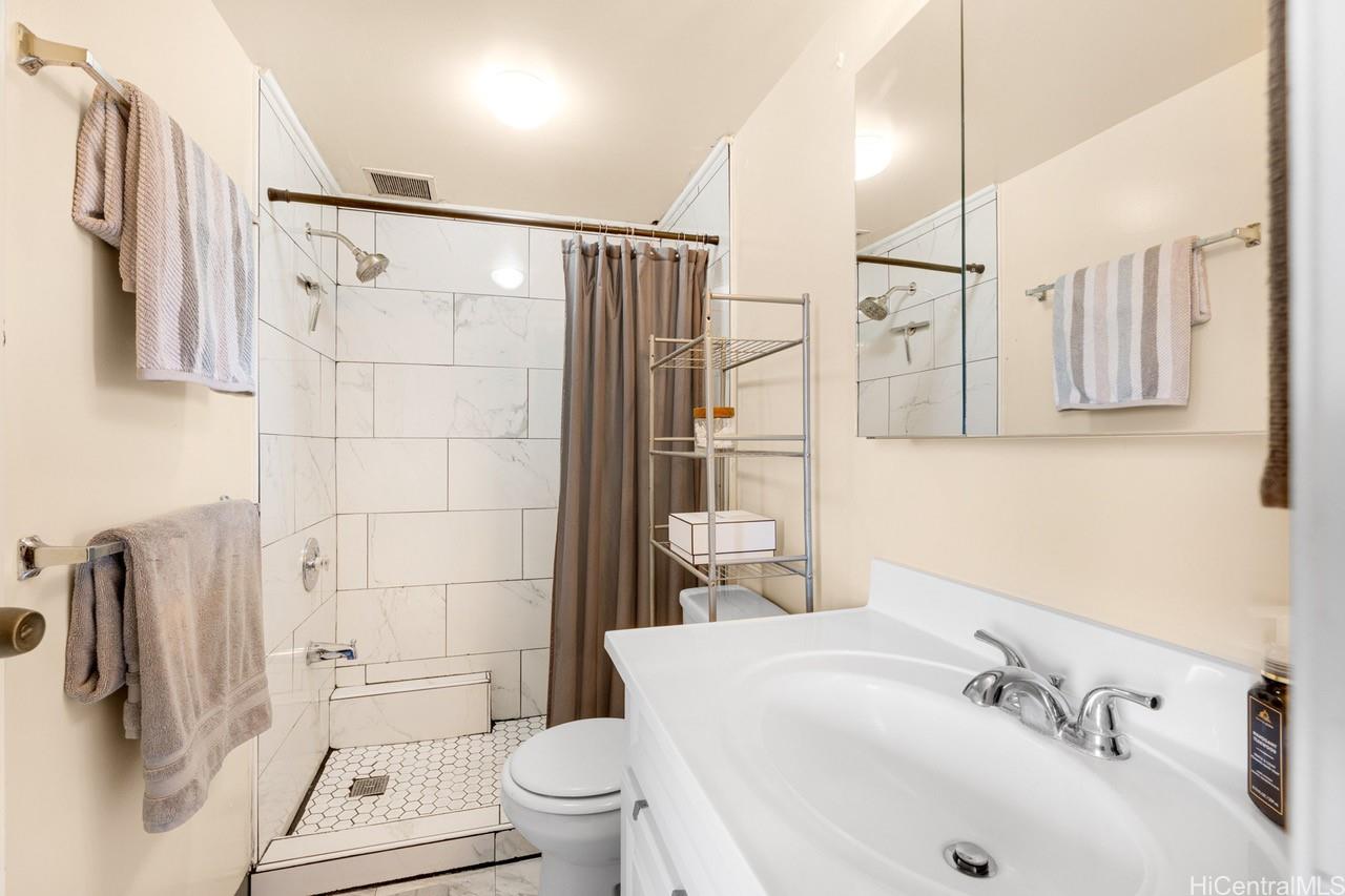 Highlander condo # 1403, Aiea, Hawaii - photo 9 of 17