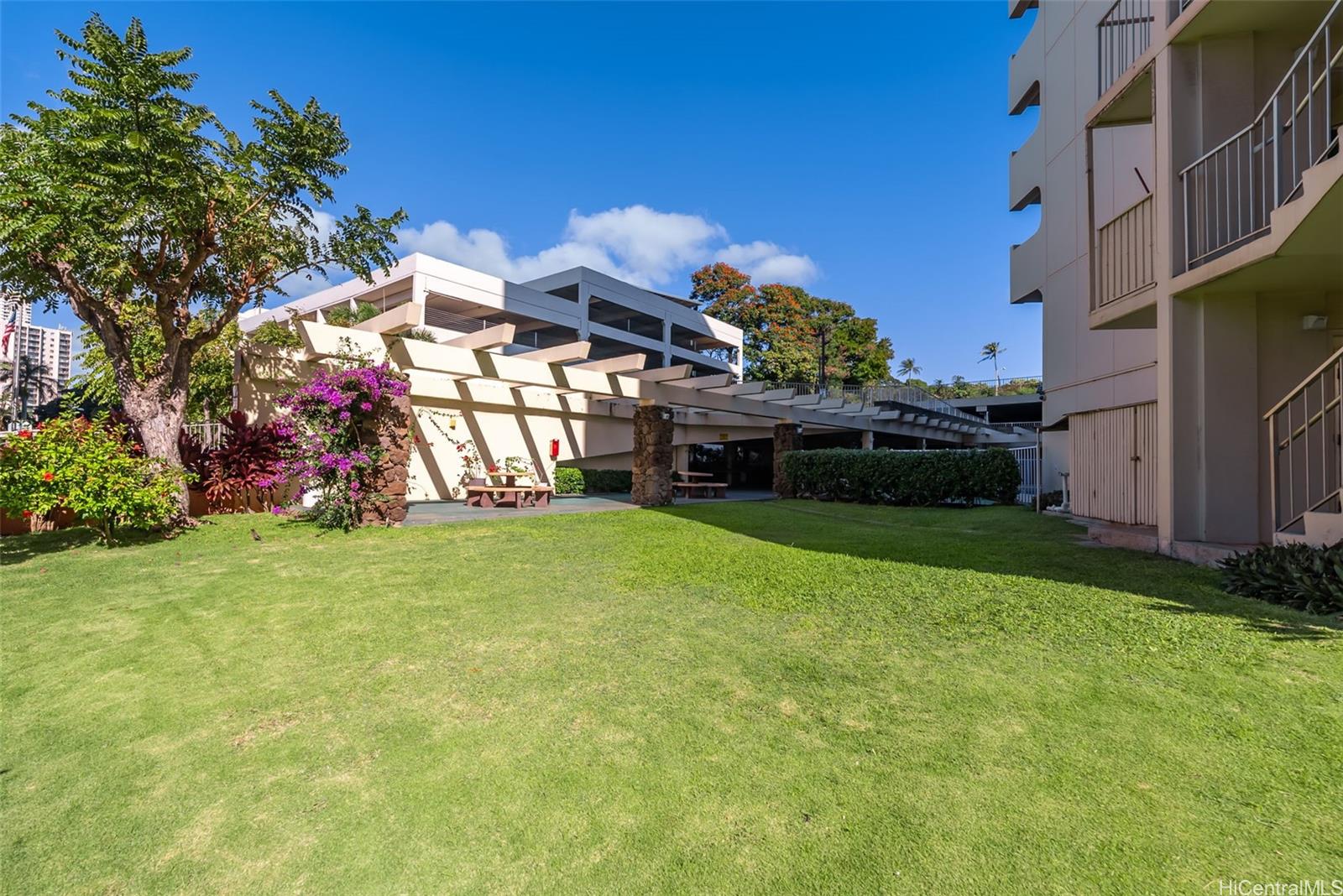 Highlander condo # 208, Aiea, Hawaii - photo 19 of 25