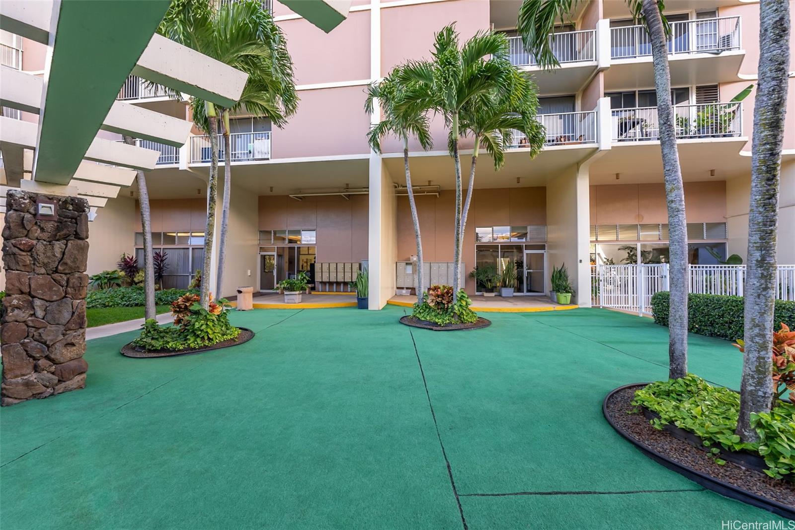 Highlander condo # 208, Aiea, Hawaii - photo 20 of 25