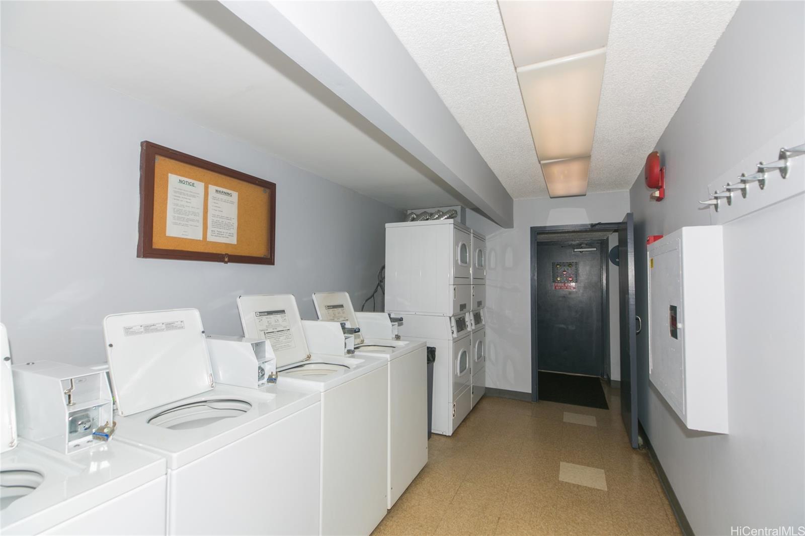 Highlander condo # 312, Aiea, Hawaii - photo 24 of 25