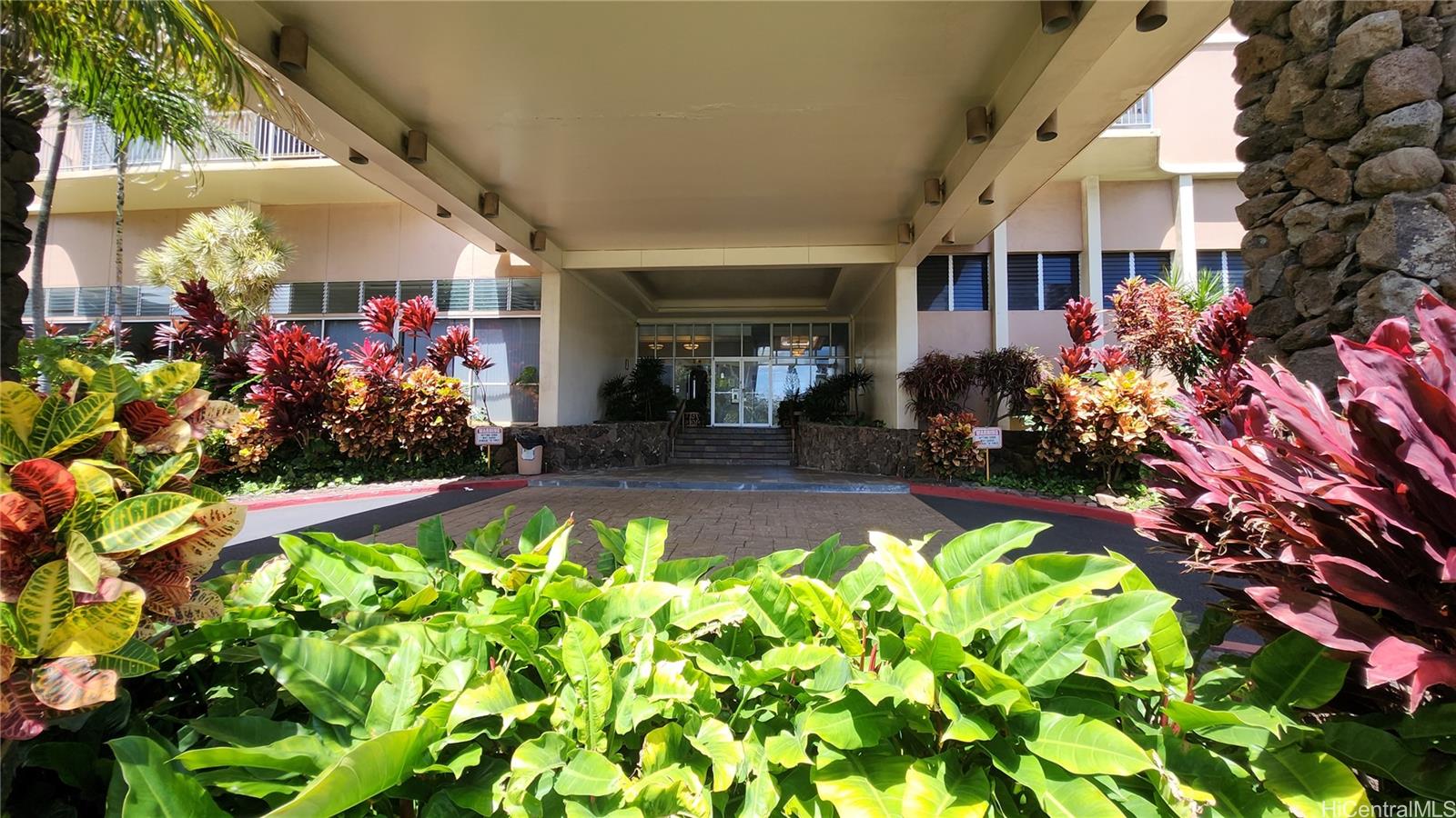 Highlander condo # 312, Aiea, Hawaii - photo 20 of 25