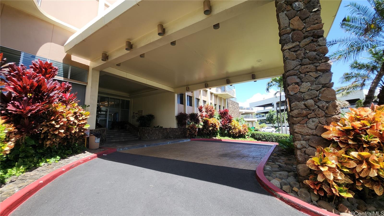 Highlander condo # 312, Aiea, Hawaii - photo 21 of 25