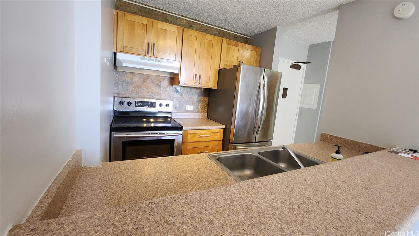 Highlander condo # 312, Aiea, Hawaii - photo 7 of 25