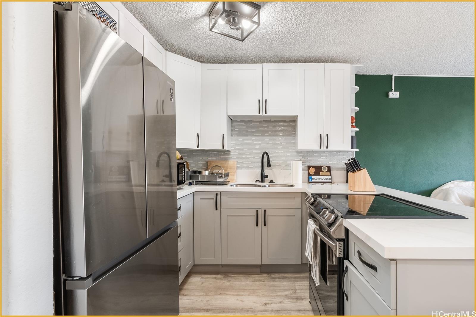 Highlander condo # 401, Aiea, Hawaii - photo 4 of 23