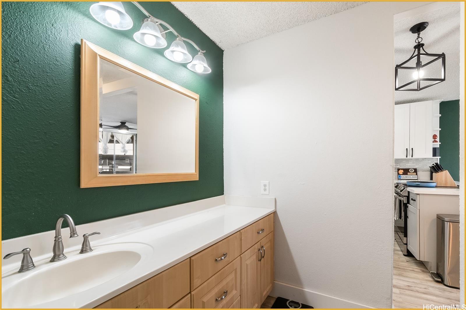 Highlander condo # 401, Aiea, Hawaii - photo 10 of 23