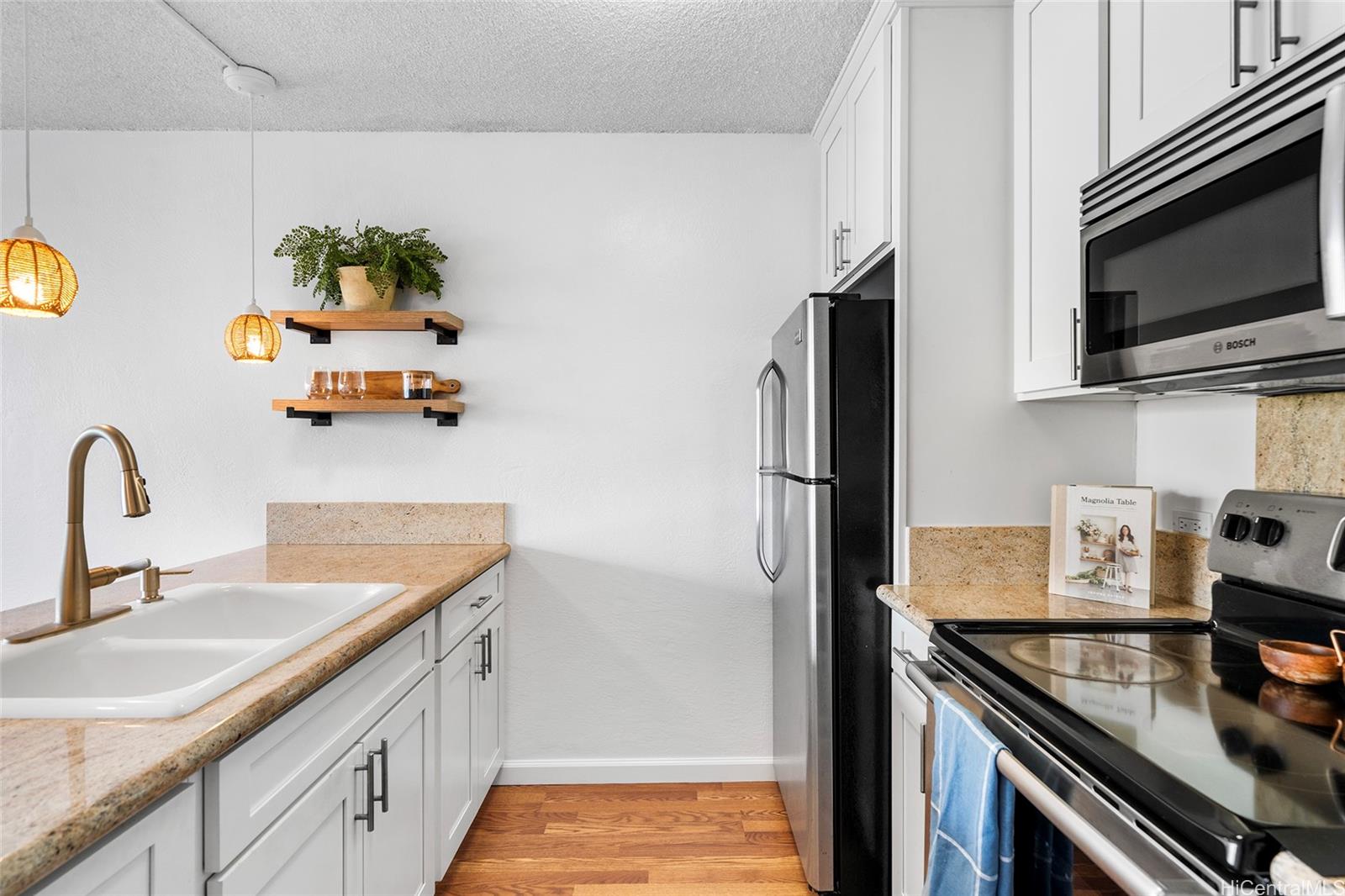 Pearl 1 condo # 10C, Aiea, Hawaii - photo 2 of 16