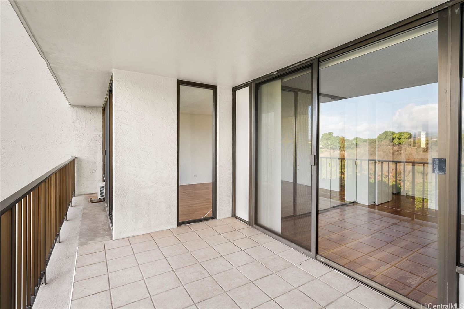 Pearl 1 condo # 10C, Aiea, Hawaii - photo 5 of 16