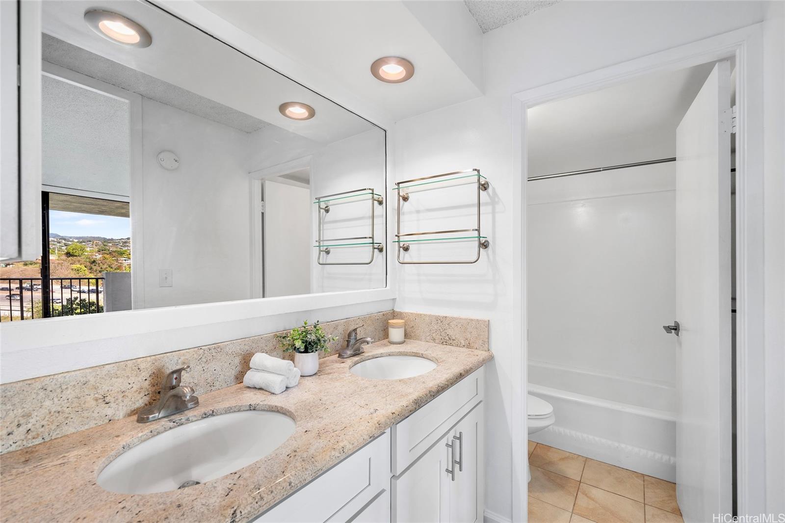 Pearl 1 condo # 10C, Aiea, Hawaii - photo 7 of 16