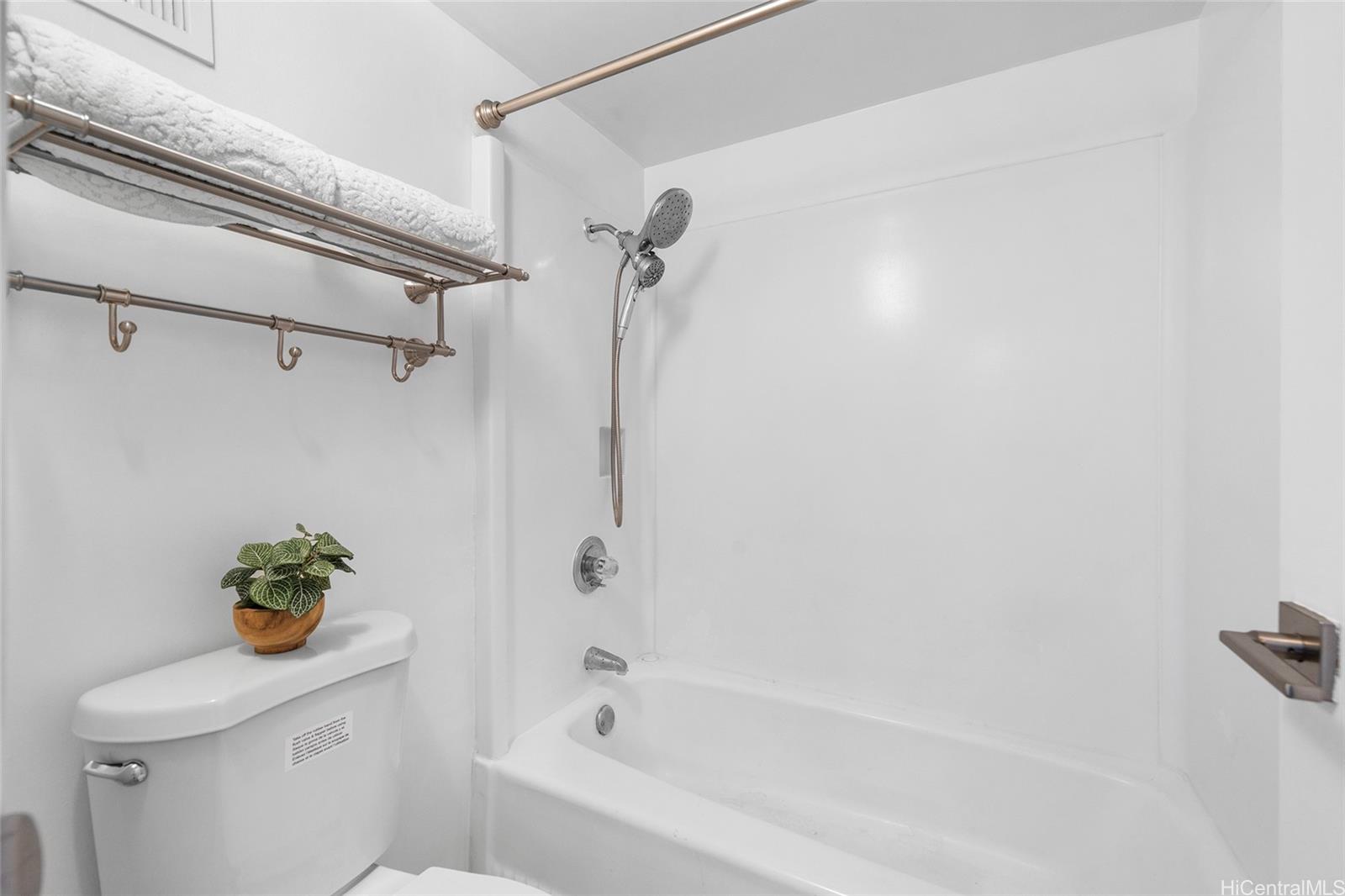 Pearl 1 condo # 10C, Aiea, Hawaii - photo 8 of 16