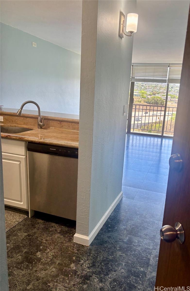 Pearl 1 condo # 14E, Aiea, Hawaii - photo 4 of 21