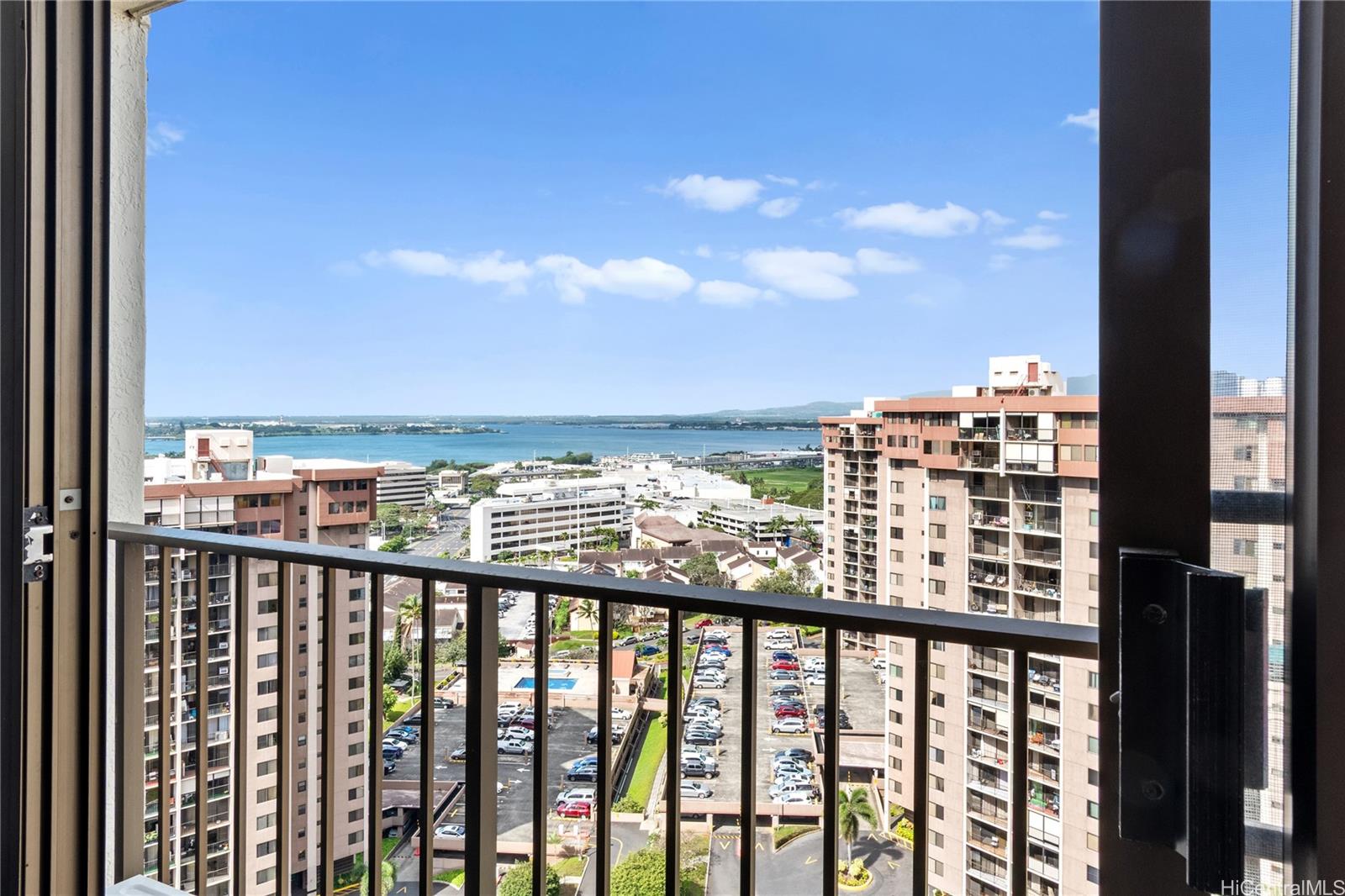 Pearl 1 condo # 22M, Aiea, Hawaii - photo 3 of 16