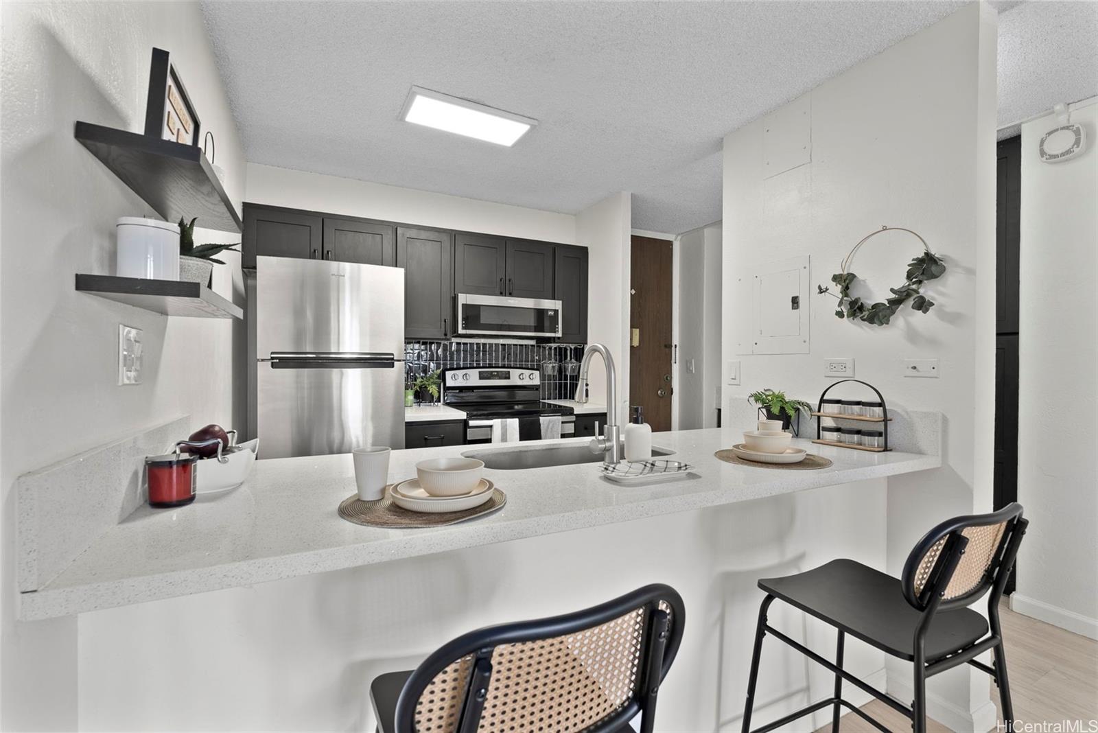 Pearl 1 condo # 2H, Aiea, Hawaii - photo 2 of 23