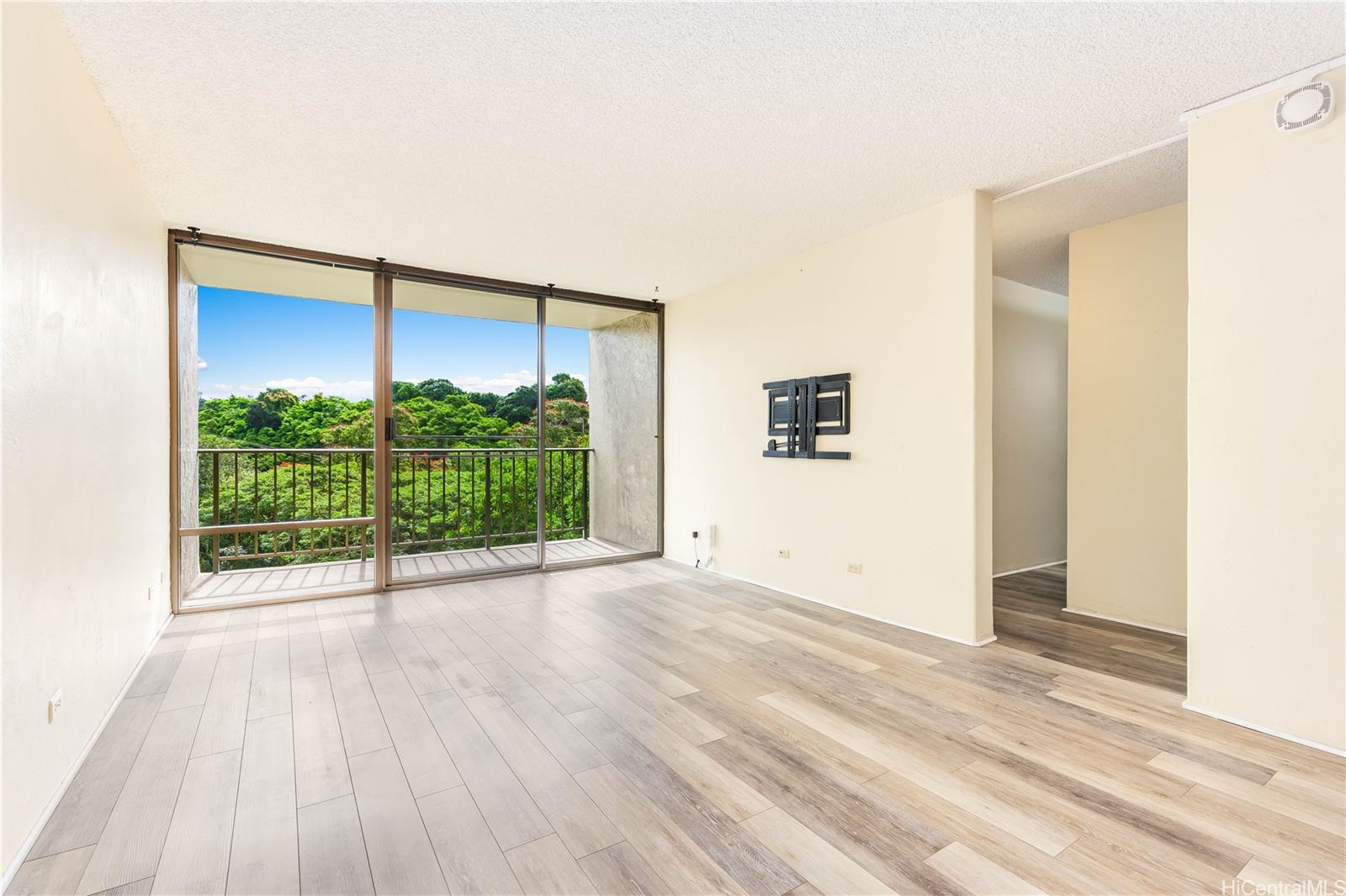 Pearl 1 condo # 7G, Aiea, Hawaii - photo 2 of 25