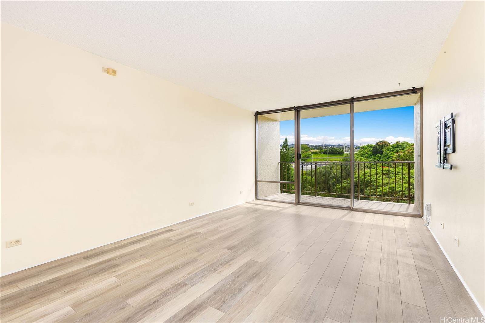 Pearl 1 condo # 7G, Aiea, Hawaii - photo 3 of 25