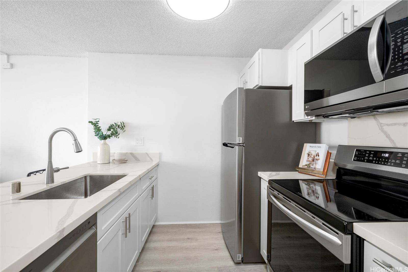 Pearl 1 condo # 7N, Aiea, Hawaii - photo 4 of 23