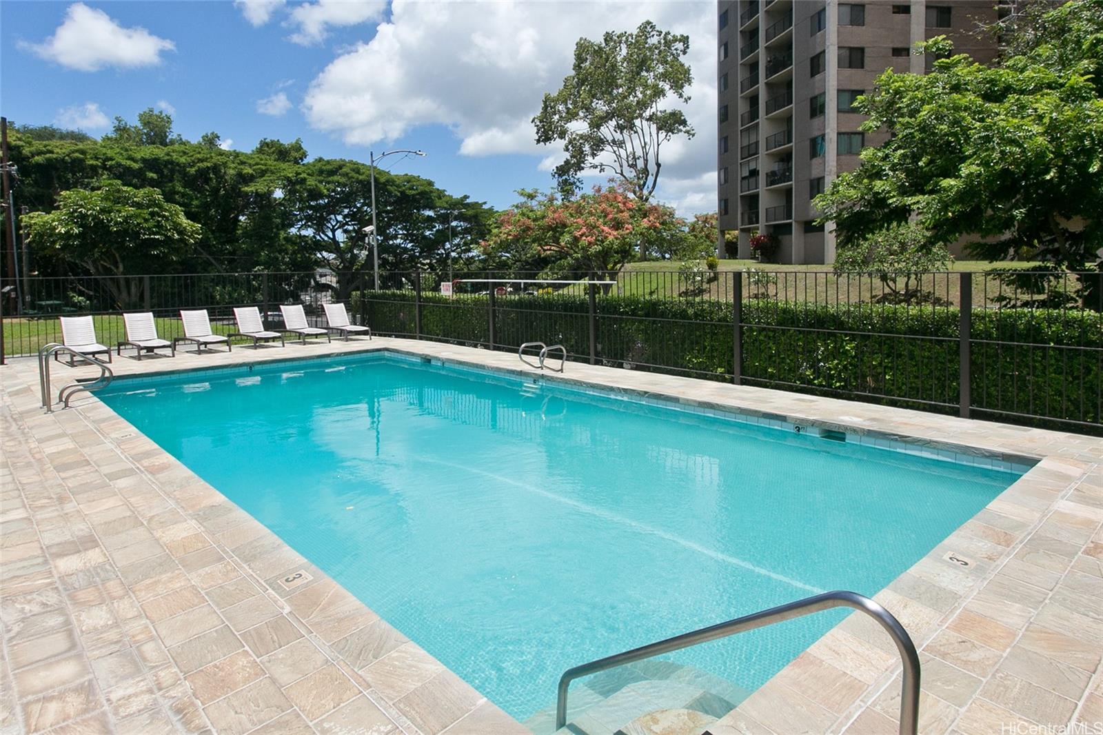 Pearl 1 condo # 8M, Aiea, Hawaii - photo 8 of 9