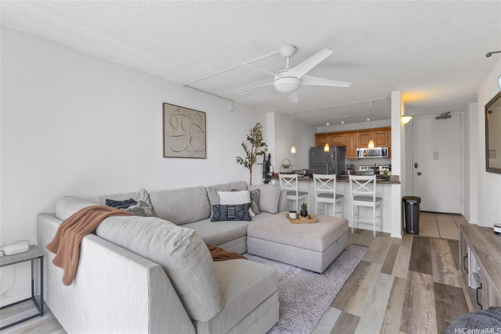 Pearl 1 condo # 8N, Aiea, Hawaii - photo 2 of 15