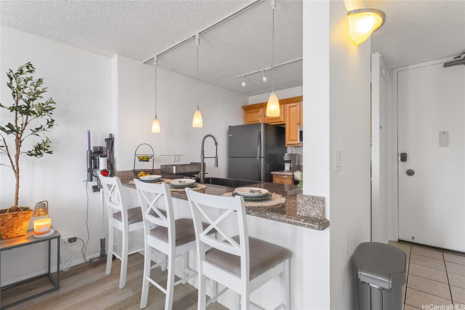 Pearl 1 condo # 8N, Aiea, Hawaii - photo 3 of 15