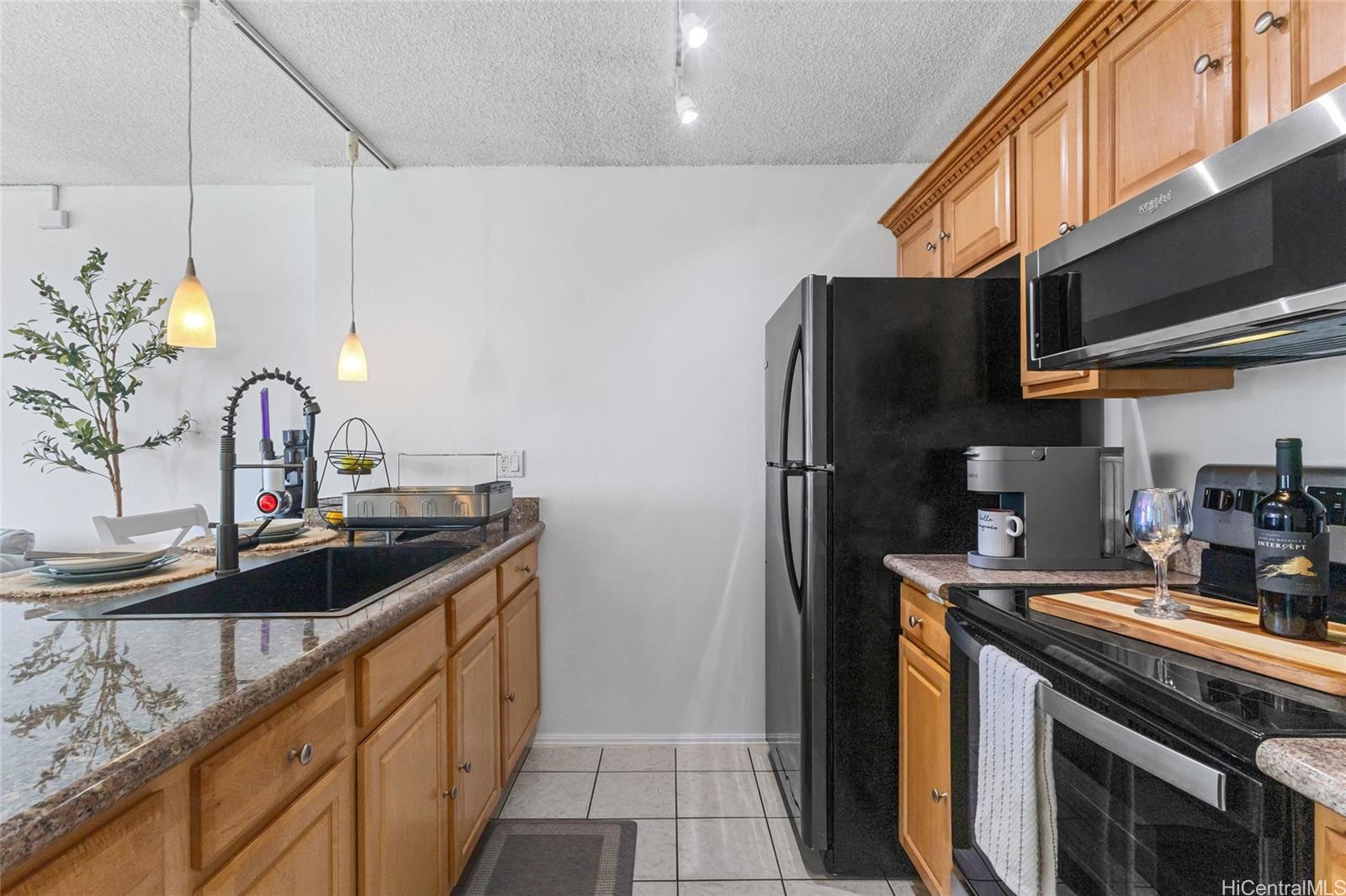 Pearl 1 condo # 8N, Aiea, Hawaii - photo 4 of 15