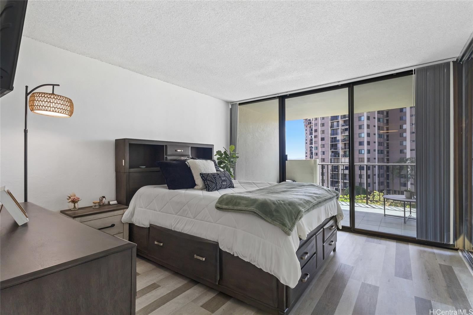 Pearl 1 condo # 8N, Aiea, Hawaii - photo 8 of 15