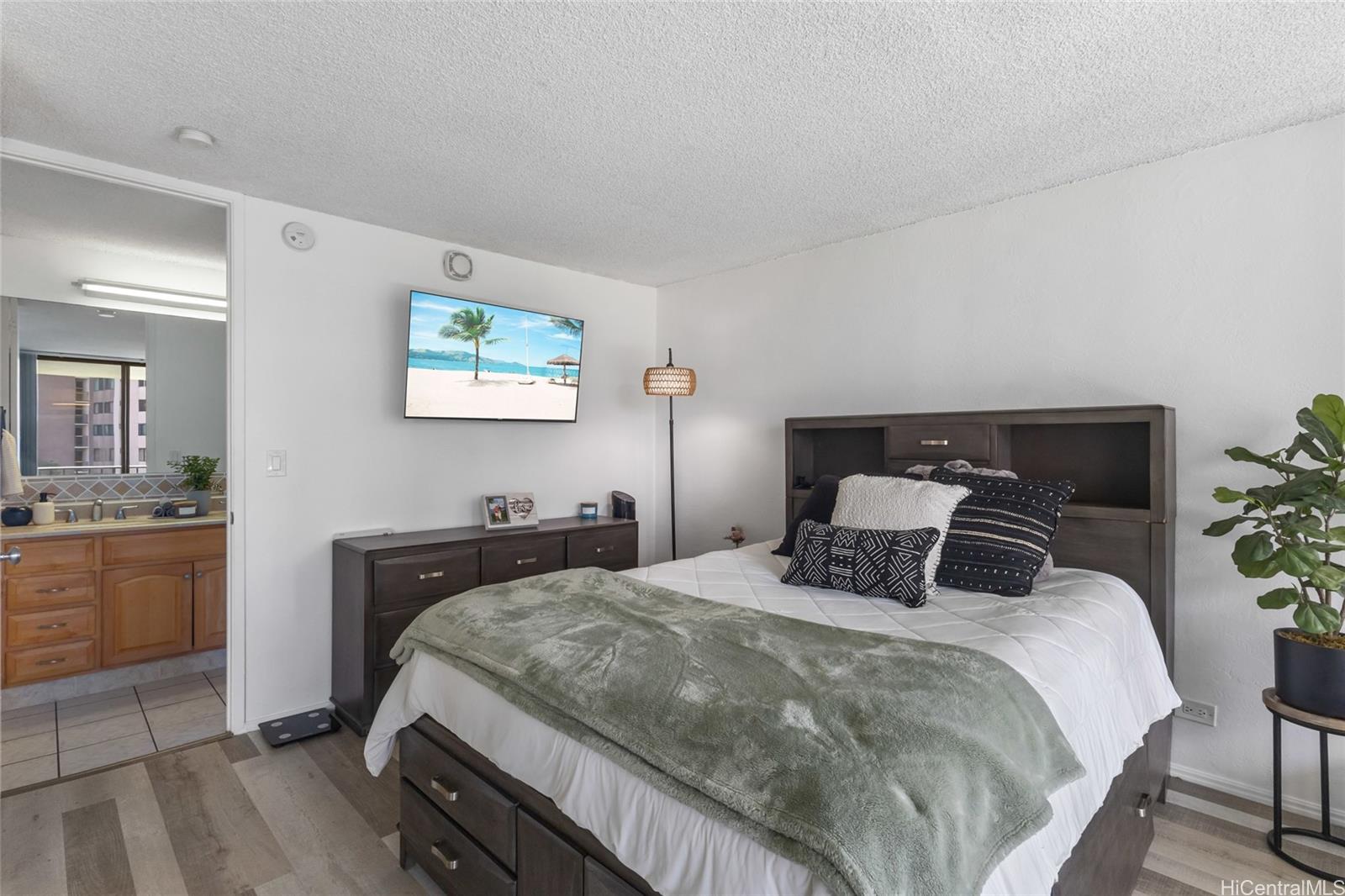 Pearl 1 condo # 8N, Aiea, Hawaii - photo 9 of 15