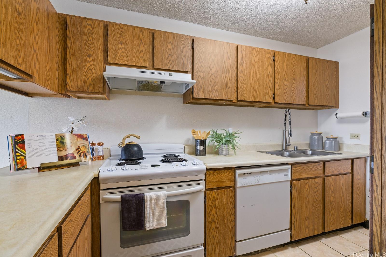 Park at Pearlridge condo # A603, Aiea, Hawaii - photo 2 of 25