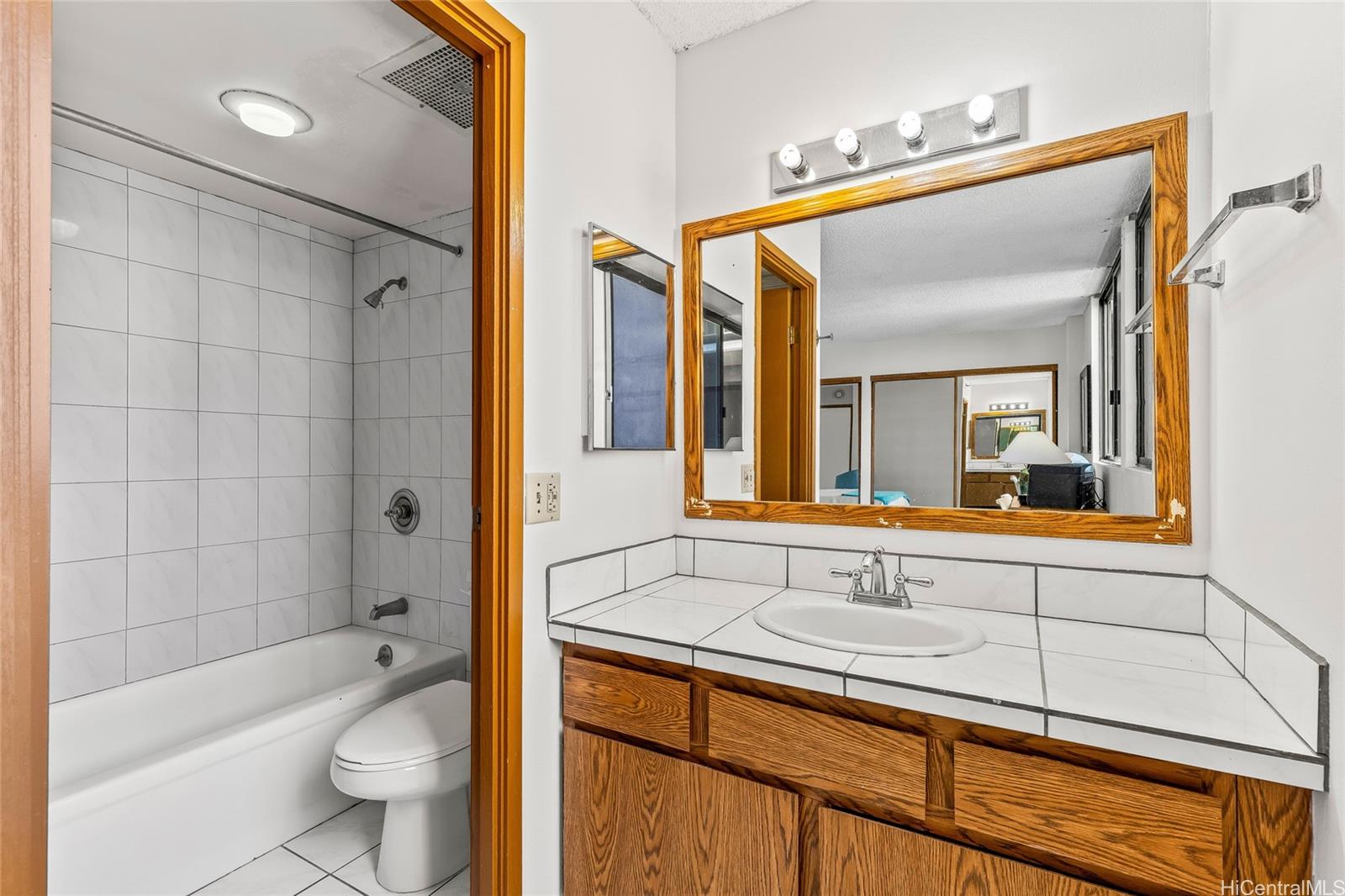 Park At Pearlridge condo # A808, Aiea, Hawaii - photo 15 of 25