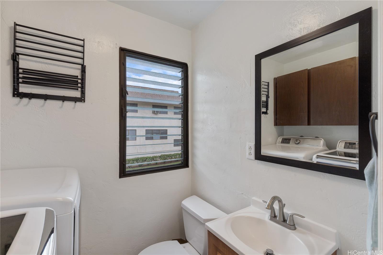 Tropicana Village townhouse # 49-3, Aiea, Hawaii - photo 5 of 16