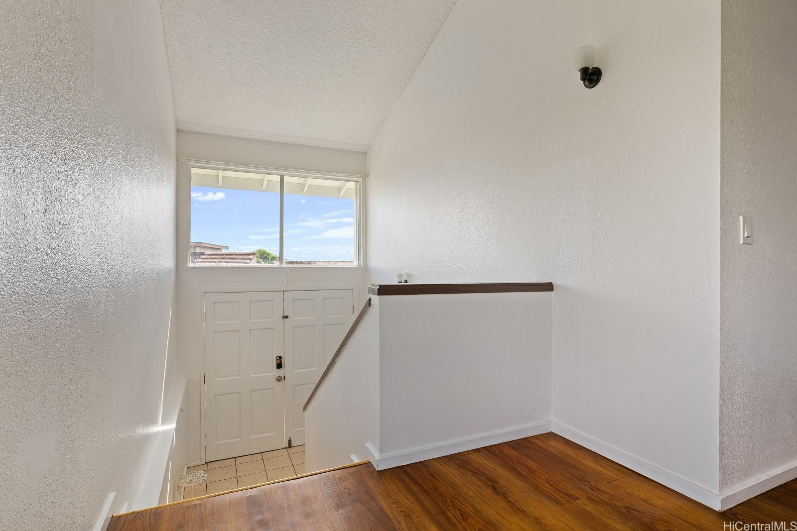 98-524  Lulu Place Newtown, PearlCity home - photo 3 of 25