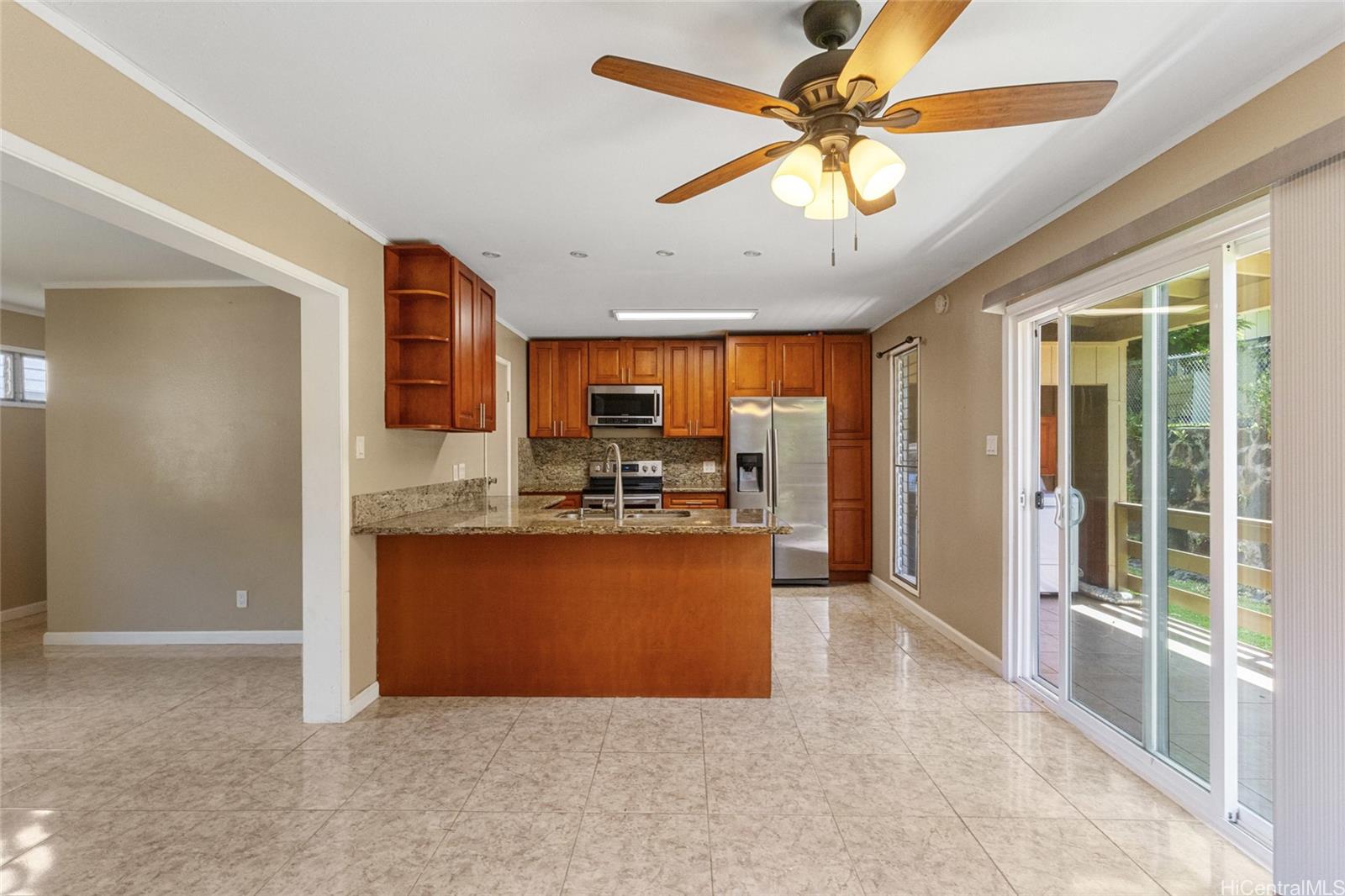 98-525 Kamahao Place townhouse # 27, Pearl City, Hawaii - photo 2 of 23