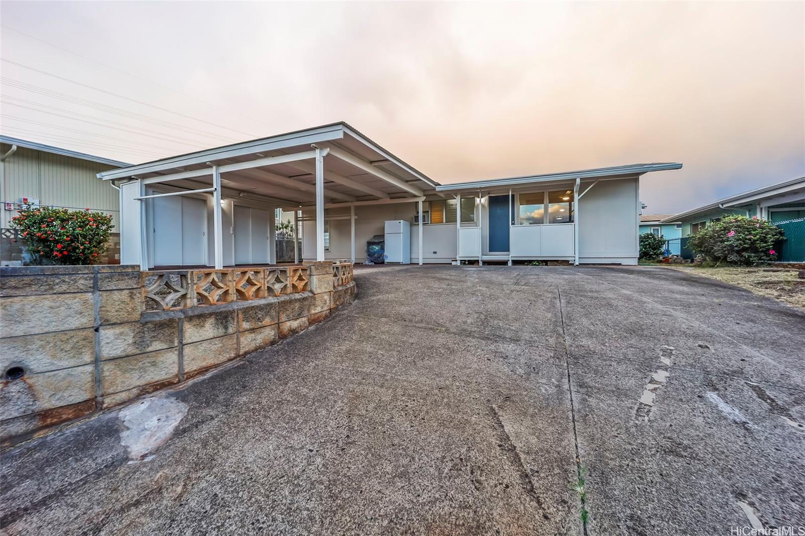 98-555  Hoohulili Street Waiau, PearlCity home - photo 2 of 23