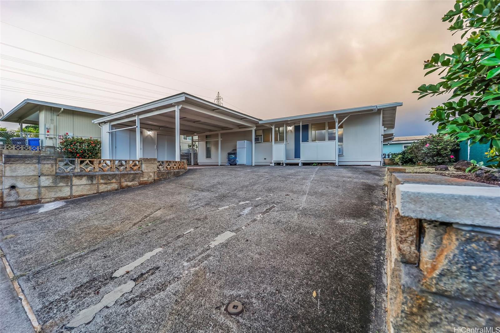 98-555  Hoohulili Street Waiau, PearlCity home - photo 3 of 23