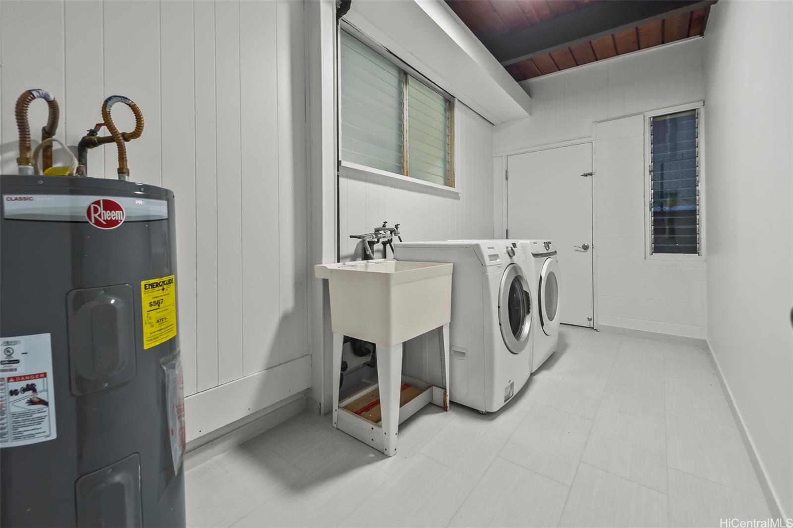 98-555  Hoohulili Street Waiau, PearlCity home - photo 22 of 23