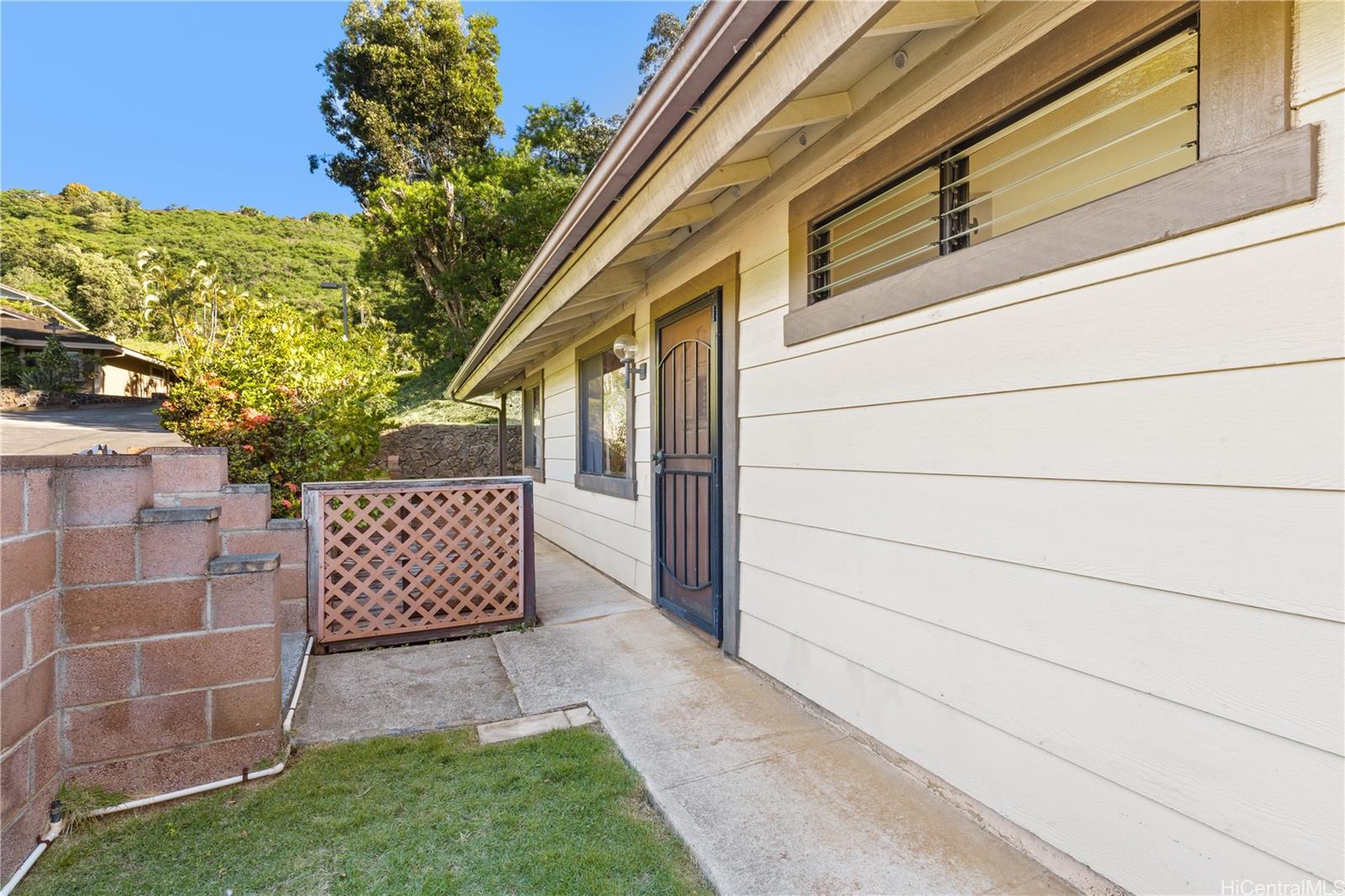 98-582  Kilinoe Street Newtown, PearlCity home - photo 3 of 24