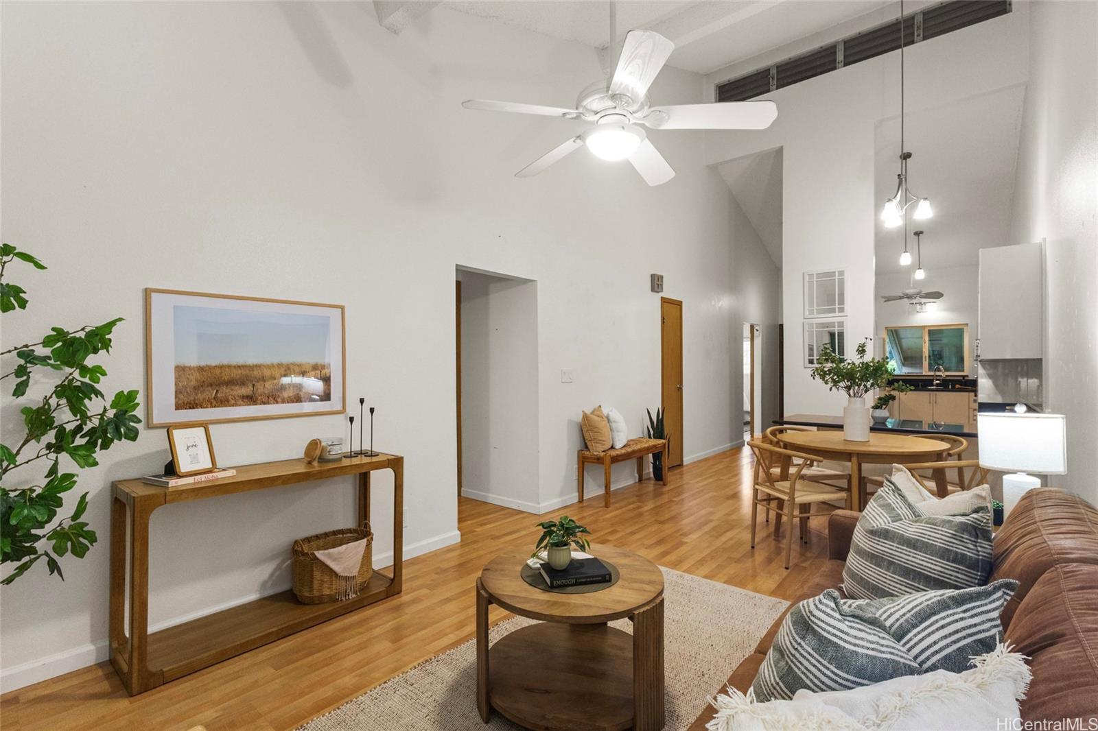 Newtown Meadows condo # 8B2, Aiea, Hawaii - photo 2 of 20