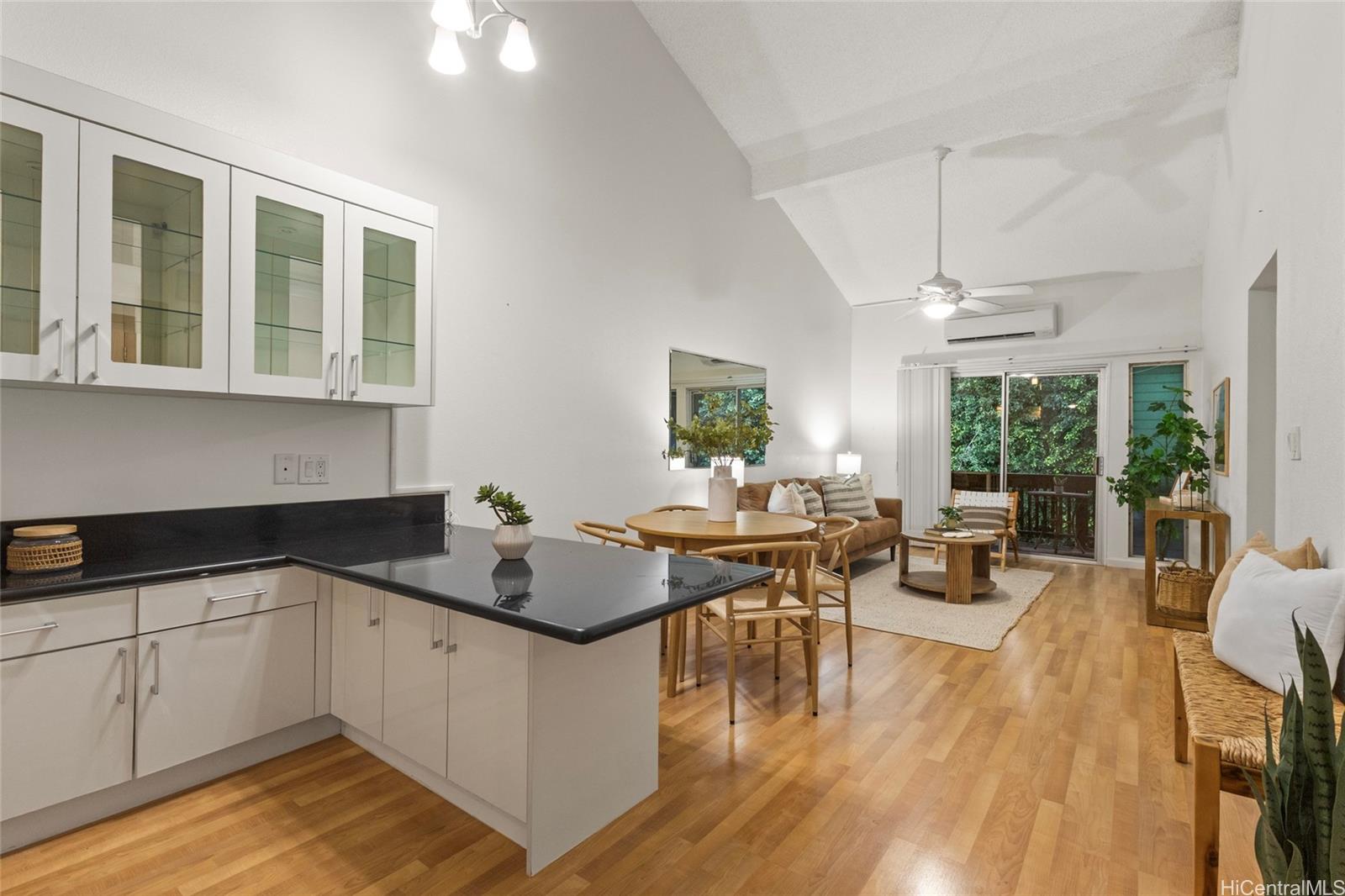 Newtown Meadows condo # 8B2, Aiea, Hawaii - photo 3 of 20