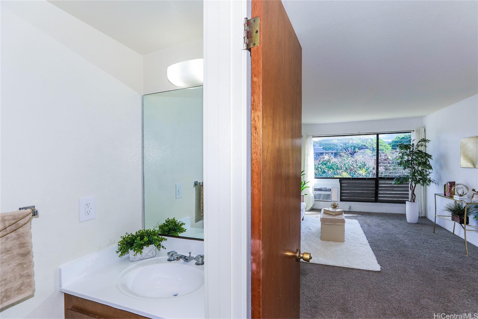 Pearl Horizons 3A condo # 2041, Aiea, Hawaii - photo 5 of 24