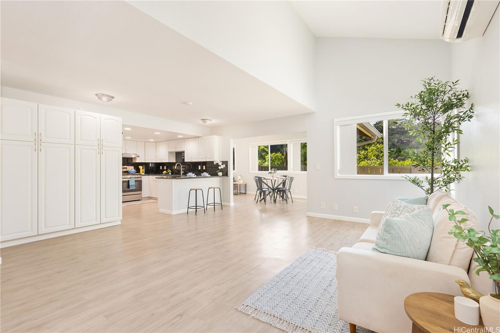 98-673  Lania Place Newtown, PearlCity home - photo 2 of 22