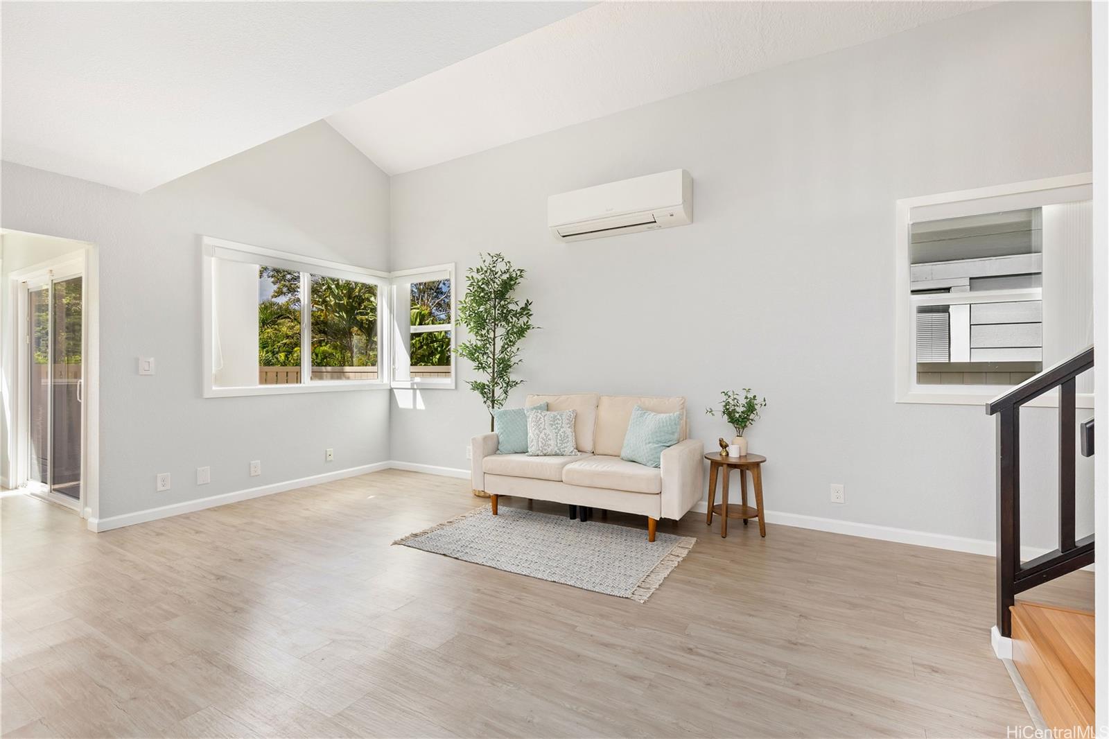 98-673  Lania Place Newtown, PearlCity home - photo 3 of 22