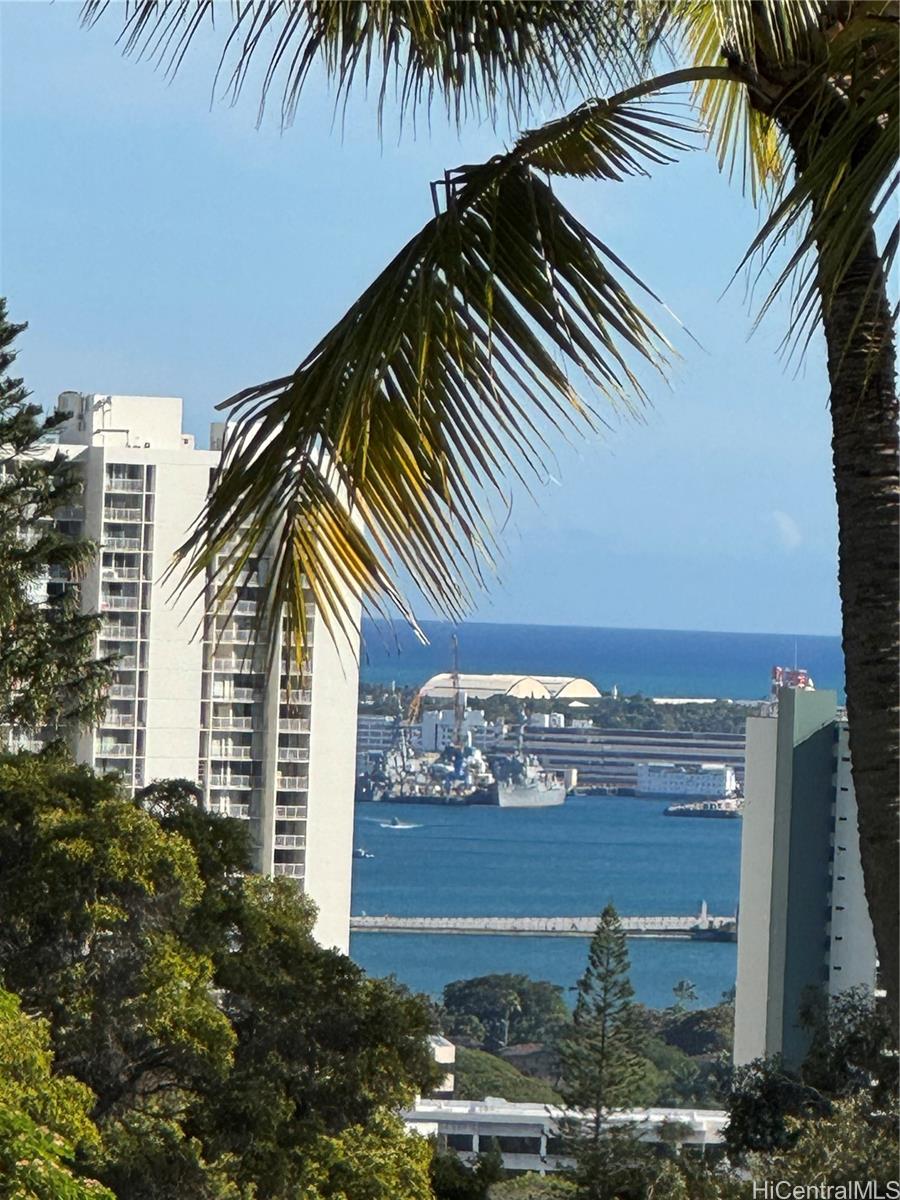 Ridgeway A condo # F, Aiea, Hawaii - photo 2 of 24