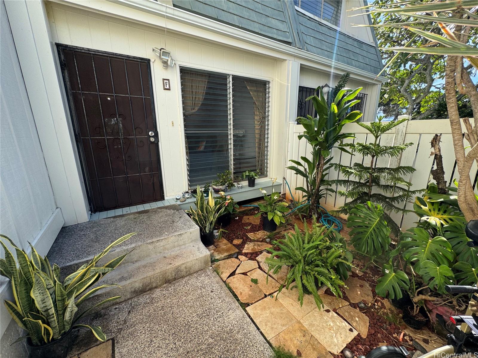 Ridgeway A condo # F, Aiea, Hawaii - photo 4 of 24