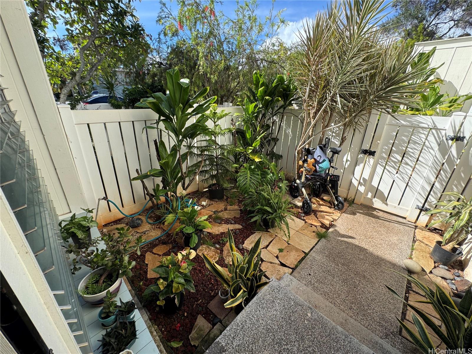 Ridgeway A condo # F, Aiea, Hawaii - photo 5 of 24