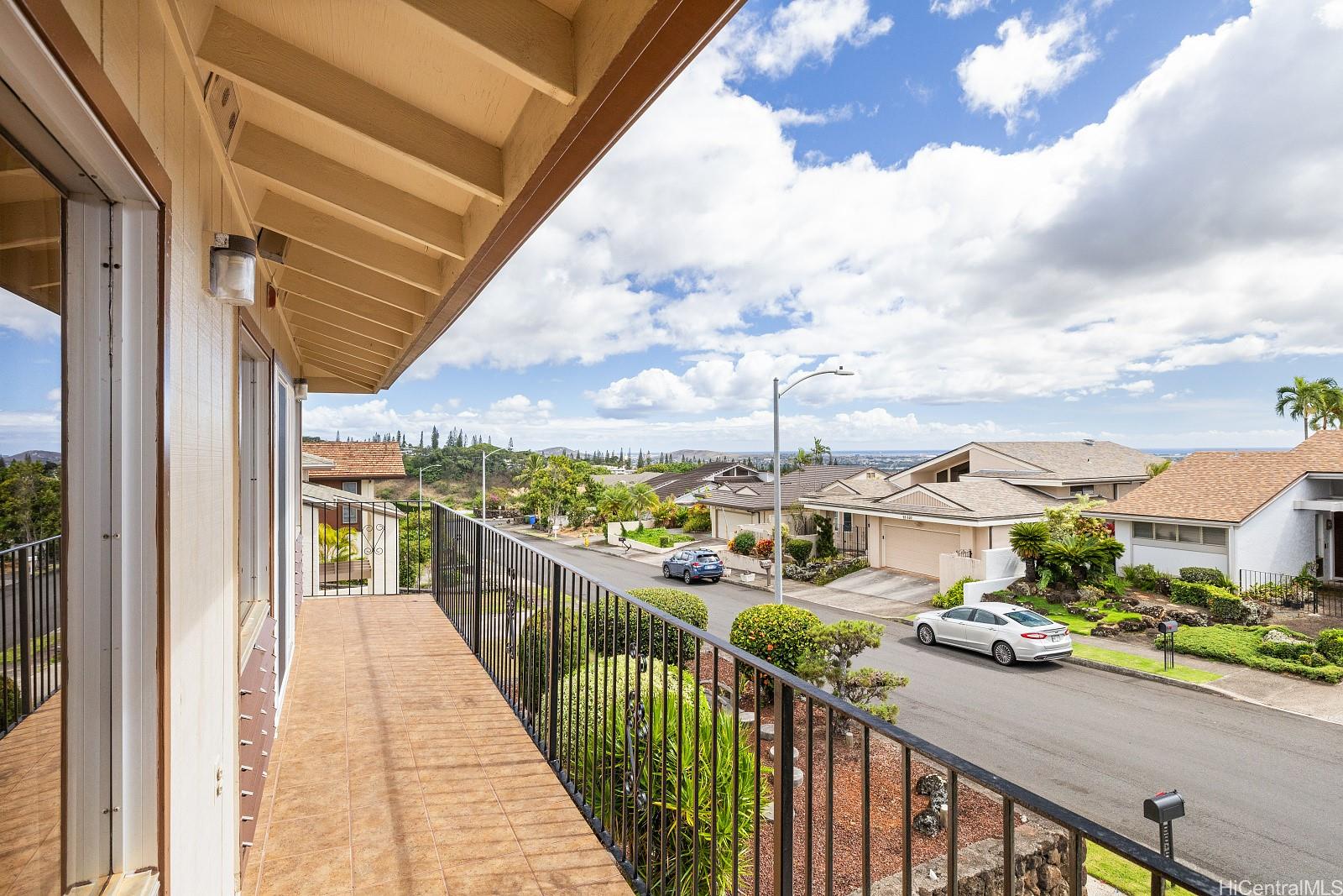 98-697  Keikialii Street Royal Summit, PearlCity home - photo 3 of 25