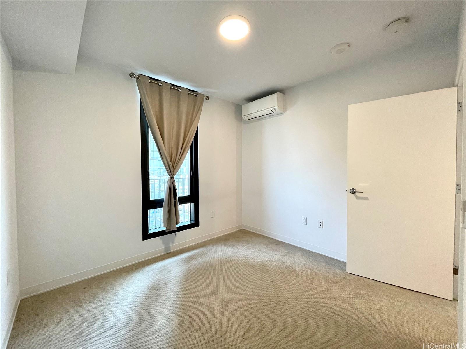 987 Queen St Honolulu - Rental - photo 5 of 22