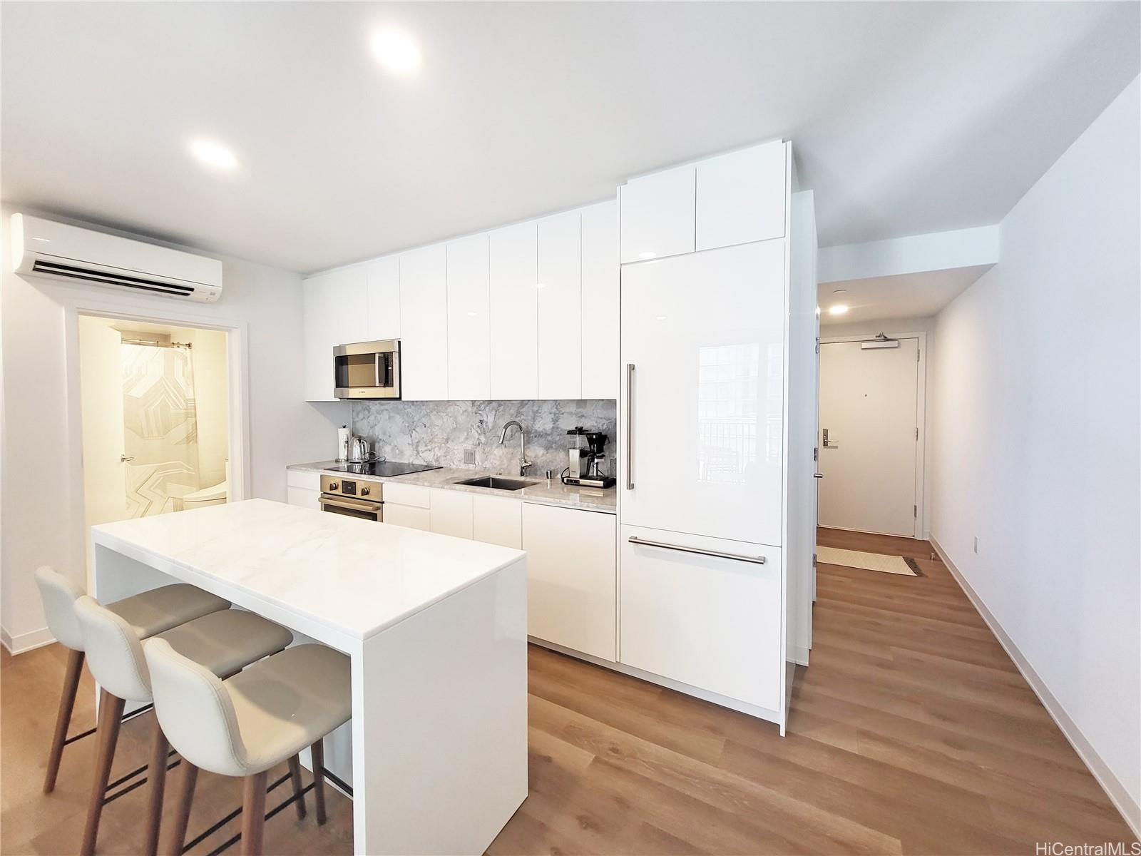 987 Queen Street Honolulu - Rental - photo 2 of 25