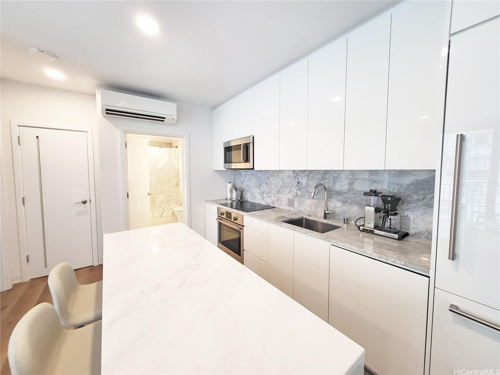 987 Queen Street Honolulu - Rental - photo 3 of 25