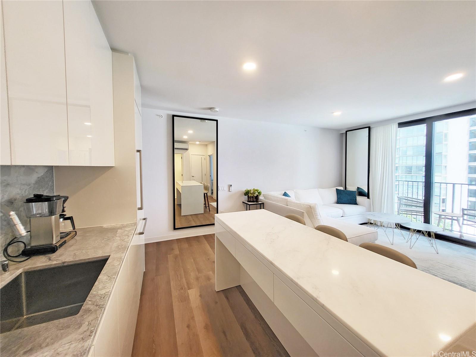 987 Queen Street Honolulu - Rental - photo 5 of 25